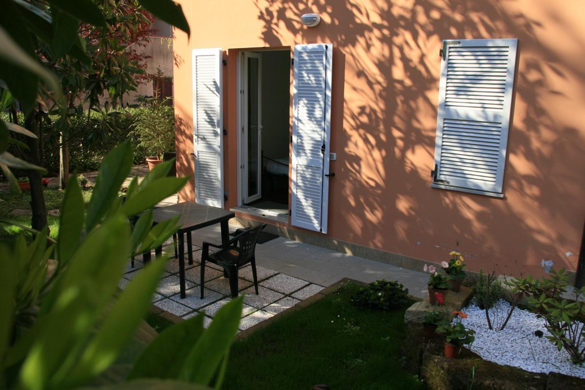 A Due Passi Dal Mare B&B ヌマーナ エクステリア 写真