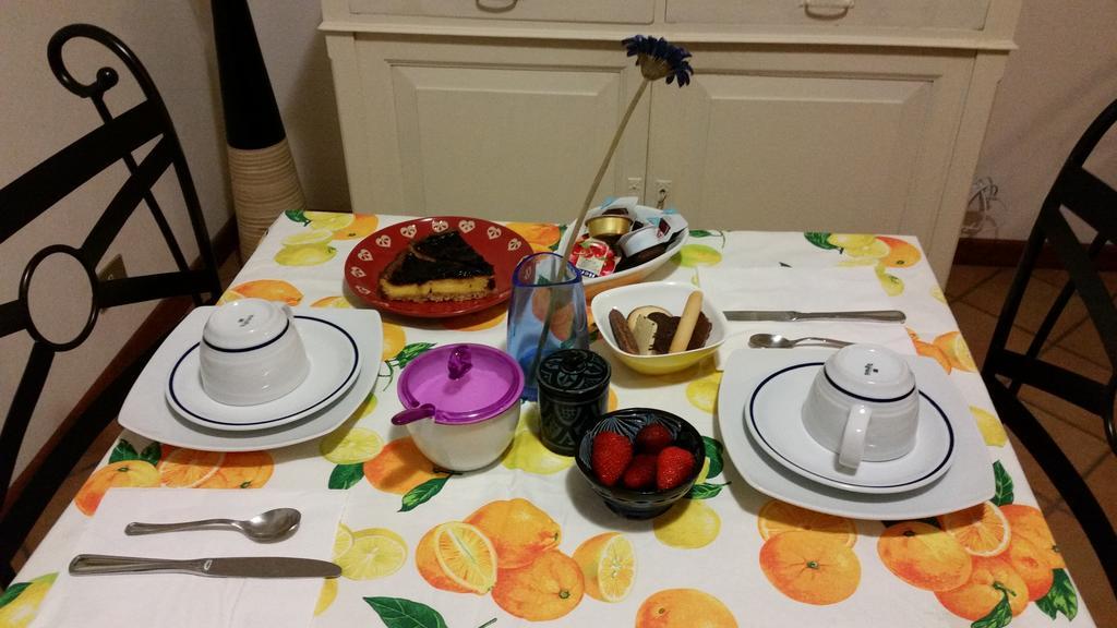 A Due Passi Dal Mare B&B ヌマーナ エクステリア 写真