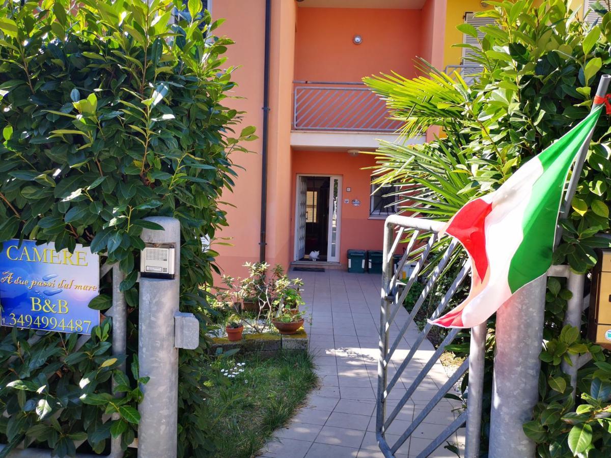 A Due Passi Dal Mare B&B ヌマーナ エクステリア 写真