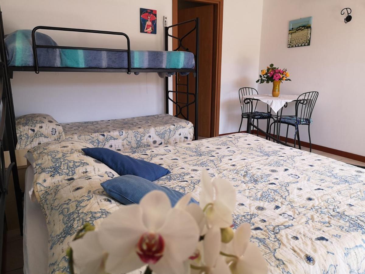 A Due Passi Dal Mare B&B ヌマーナ エクステリア 写真