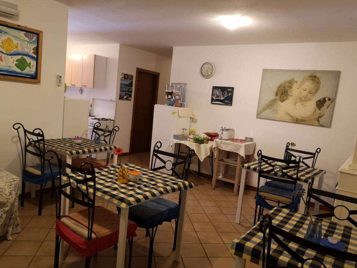 A Due Passi Dal Mare B&B ヌマーナ エクステリア 写真