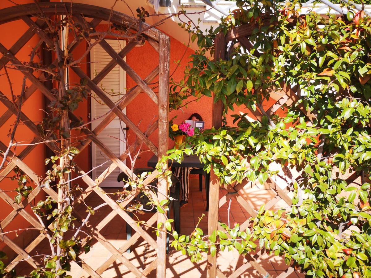 A Due Passi Dal Mare B&B ヌマーナ エクステリア 写真
